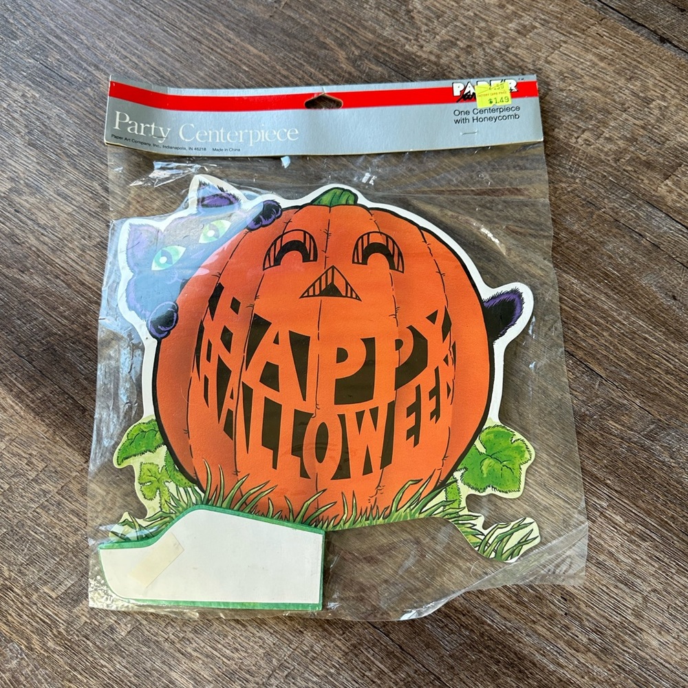 Vintage New In Package Party Centerpiece Halloween Pumpkin And Cat Paper Decor